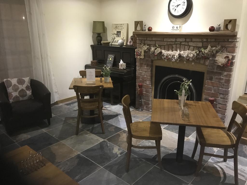 Deri-Down Guest House Abergavenny Exteriör bild